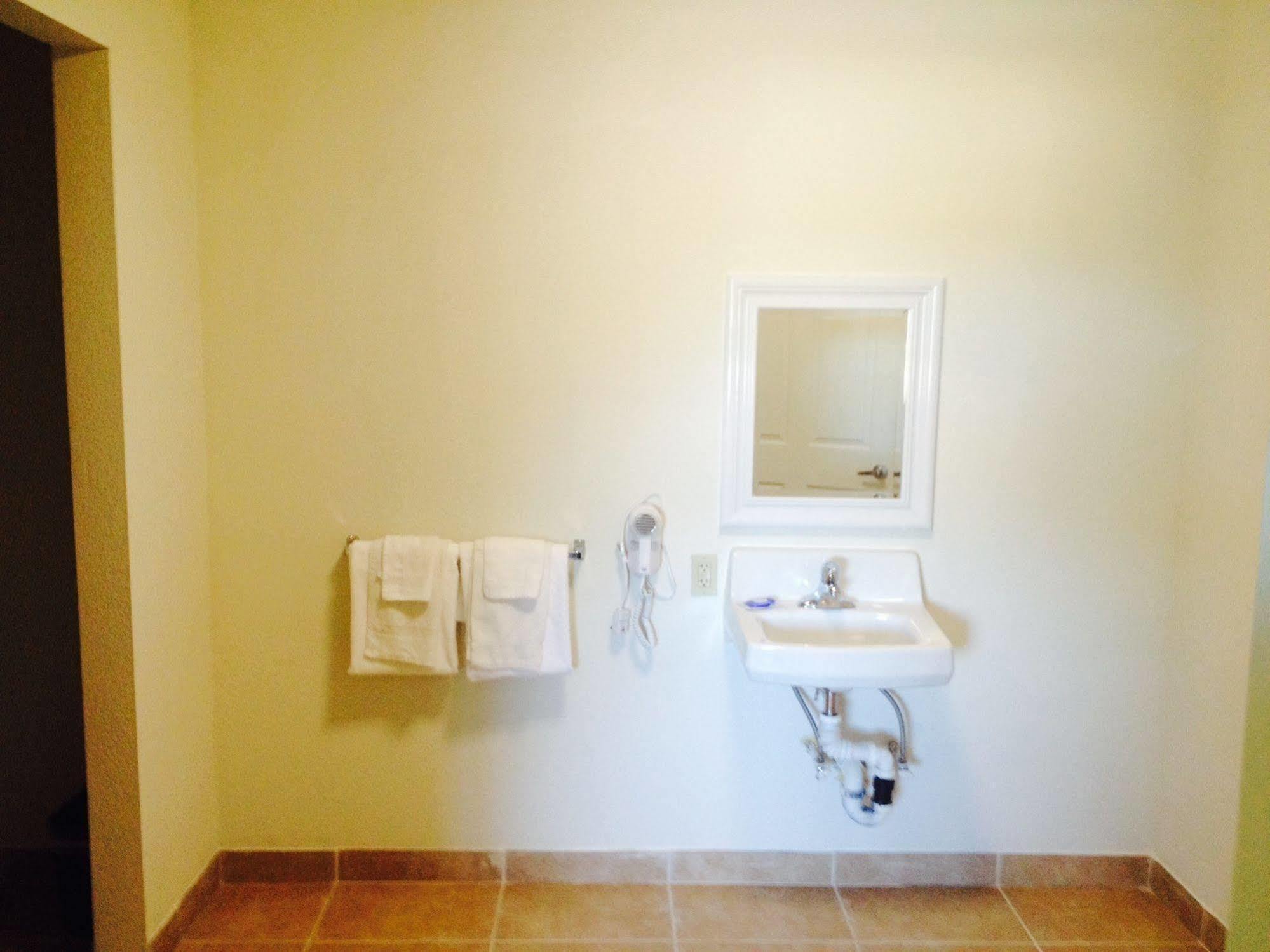 Lake Marina Inn Clearlake Oaks Esterno foto